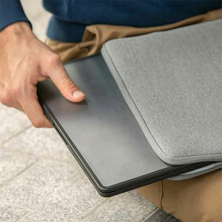 UNIQ etui Venture MacBook Air 13" (2018-2022) M2/M3 czarny/midnight bl